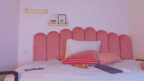 Dulce Sexy  online show from June 30, 7:34 pm