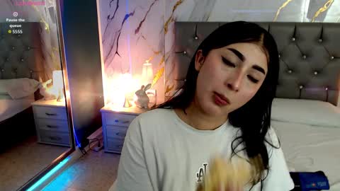 Abril Cruz online show from October 8, 3:13 am