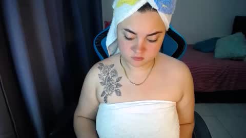 Snapshot of dumont_model chatting on January 18, 11:33 pm Nicole   online show from January 18, 11:33 pm