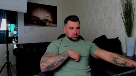 Snapshot of duncanstones chatting on February 10, 10:20 am DuncanStone online show from February 10, 10:20 am