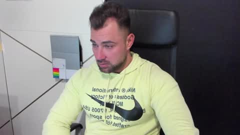 Snapshot of duncanstones chatting on February 5, 4:59 am DuncanStone online show from February 5, 4:59 am