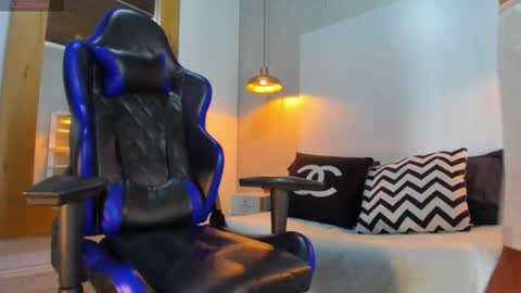 DUSAN  GREY online show from March 4, 5:04 am