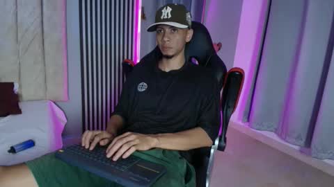 dustinandjordan online show from November 26, 5:48 am