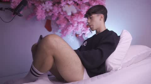 Snapshot of dwayne_xx chatting on December 27, 4:32 pm Dwayne xx online show from December 27, 4:32 pm