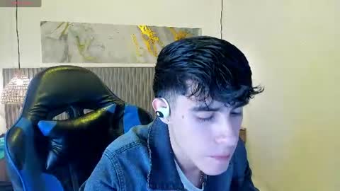 dyla_n18_ online show from July 28, 7:39 pm