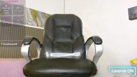 dyla_n18_ online show from November 18, 11:26 pm