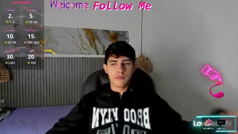 dyla_n18_ online show from June 30, 8:51 pm