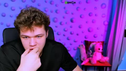 dylan_bold online show from December 4, 10:04 am