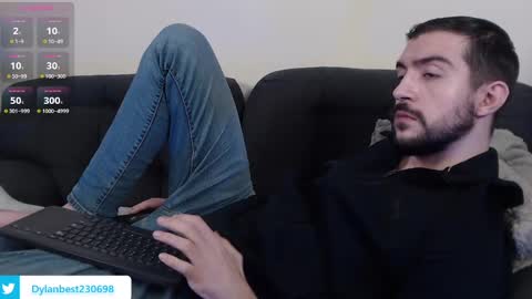 Snapshot of dylan_starxx chatting on February 26, 5:35 am Dylan online show from February 26, 5:35 am
