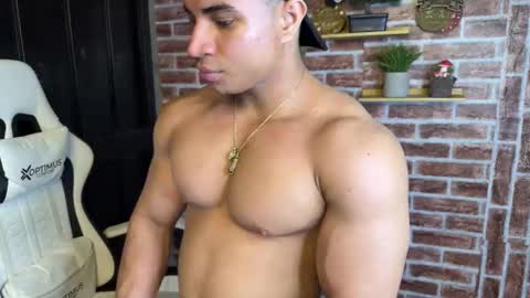 Dylangusss online show from March 3, 7:59 am