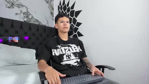 dylanroyce_ online show from March 16, 11:47 am