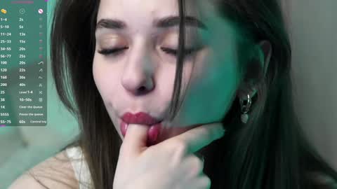 Snapshot of earlenebigge chatting on February 26, 1:14 am Kriss online show from February 26, 1:14 am