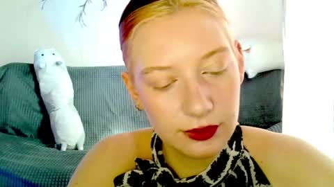 Lily online show from April 17, 7:33 am