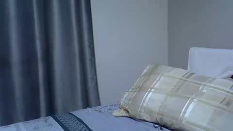 east_queen online show from December 1, 6:50 pm