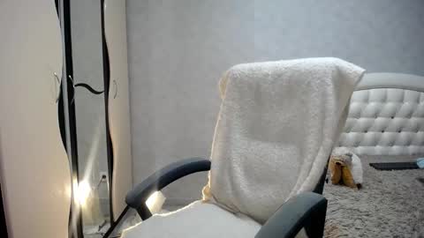 Linda online show from December 13, 7:53 pm