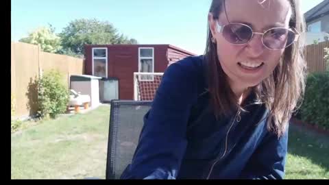 Nadia Ferreira  online show from April 29, 9:47 am