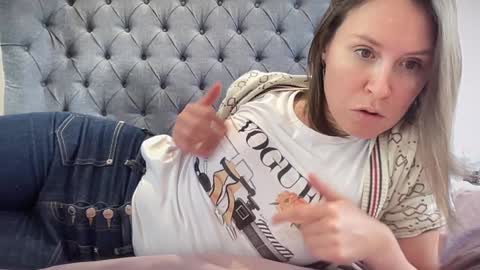 Nadia Ferreira  online show from December 4, 10:48 am