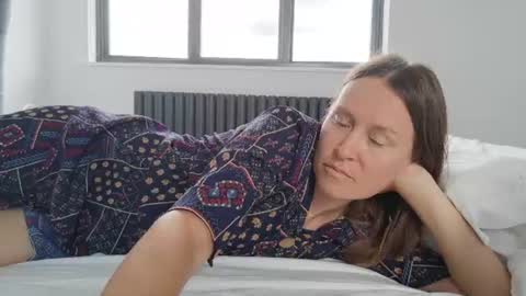 Nadia Ferreira  online show from July 30, 12:39 pm