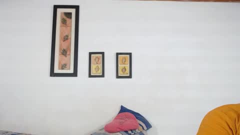 Laraand Drake online show from March 1, 9:18 am