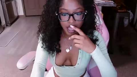 eboneegawdesss online show from July 2, 5:23 am