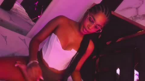 Luci  online show from September 12, 2:02 am