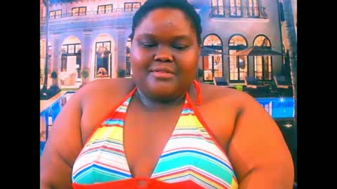 ebonyhotbuns4u2luv online show from June 16, 5:22 am