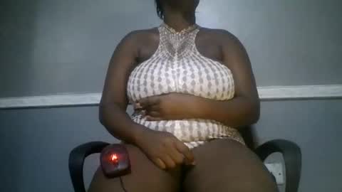 ebonymayahh online show from February 13, 10:18 am