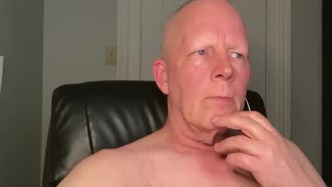 Snapshot of eddygl1968 chatting on October 22, 2:37 am Eddy online show from October 22, 2:37 am