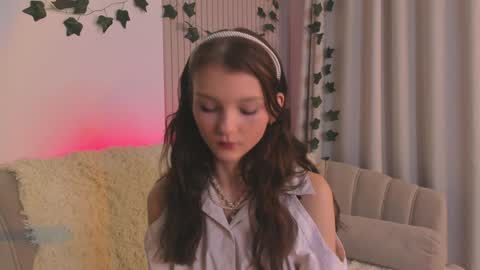 Lisa  online show from February 1, 12:07 am