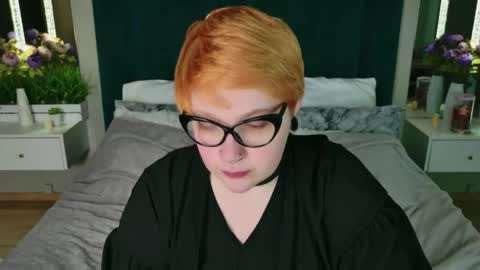 ednadavis online show from April 29, 6:51 am