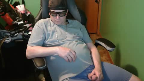 edwardaims_2please online show from April 30, 2:16 am