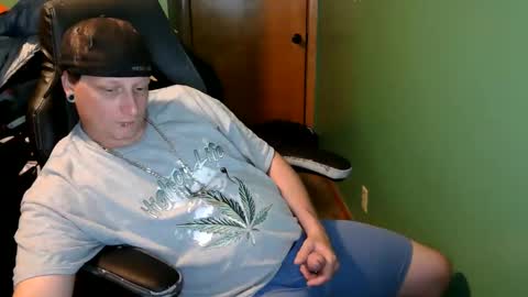 edwardaims_2please online show from June 11, 2:53 am