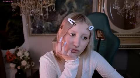 effiemeowley online show from March 4, 4:20 am