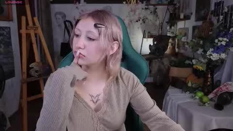 effiemeowley online show from March 7, 5:29 am