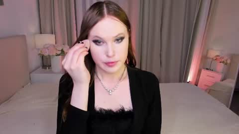 Effie Mur online show from July 27, 9:45 pm