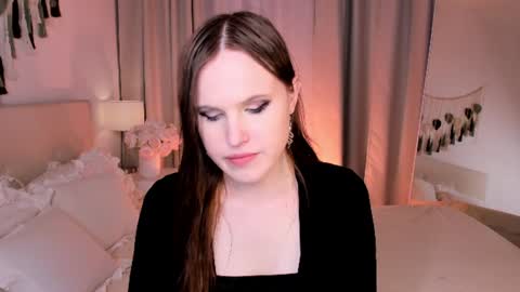 Effie Mur online show from June 19, 9:32 pm