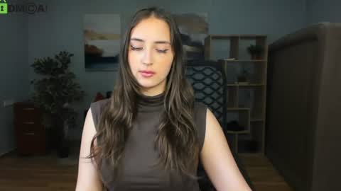 Effy Royse online show from June 20, 9:15 am