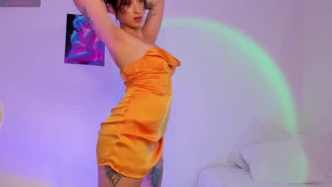   EileenFord    online show from January 31, 1:11 am