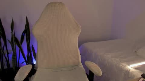   EileenFord    online show from September 11, 11:06 pm