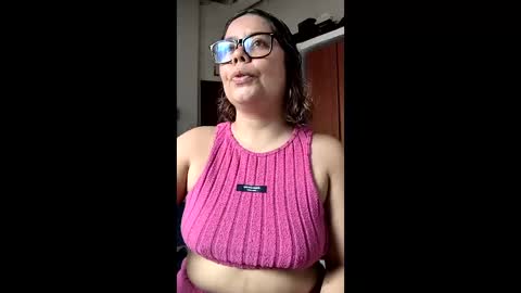 eimy_saenzz online show from April 12, 5:28 pm