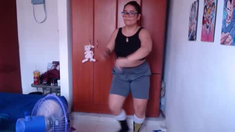 eimy_saenzz online show from December 16, 3:40 pm