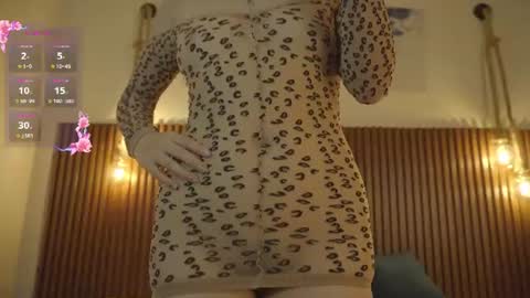 eimyaniston cute online show from July 25, 3:54 pm