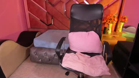 Eimy online show from March 14, 8:35 pm