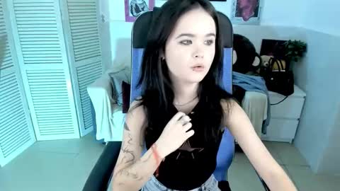 Snapshot of elainebeness chatting on October 7, 6:59 pm Your sweet girl online show from October 7, 6:59 pm