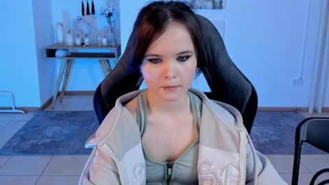 Snapshot of elainebeness chatting on February 5, 1:26 am Your sweet girl online show from February 5, 1:26 am