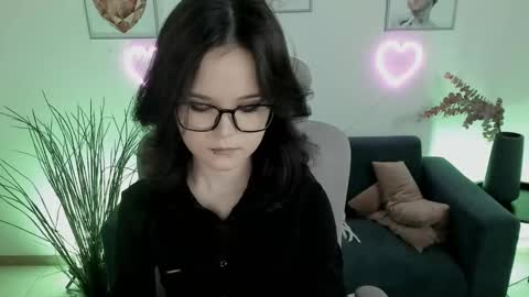 Snapshot of elainebeness chatting on March 5, 8:00 pm Your sweet girl online show from March 5, 8:00 pm