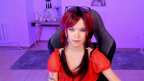 Snapshot of elainebeness chatting on January 19, 10:28 pm Your sweet girl online show from January 19, 10:28 pm