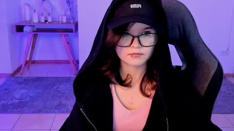 Snapshot of elainebeness chatting on February 2, 4:48 am Your sweet girl online show from February 2, 4:48 am