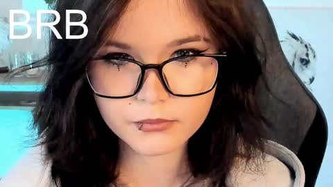 Snapshot of elainebeness chatting on February 28, 10:39 pm Your sweet girl online show from February 28, 10:39 pm