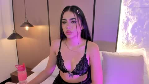 elara_bloom_ online show from April 23, 2:52 am